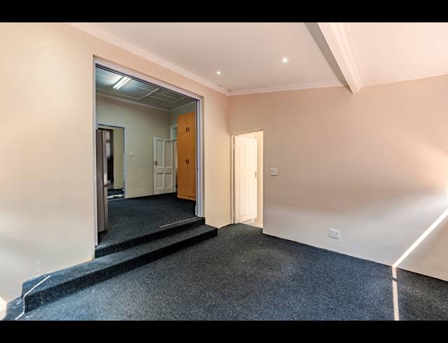 5 BEDROOM HOUSE FOR SALE IN ESSENWOOD